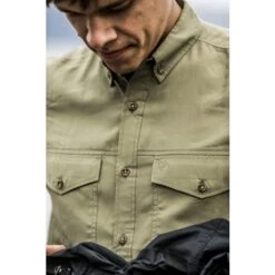 FJÄLLRÄVEN Abisko Vent Shirt LS 18 FJÄLLRÄVEN Abisko Vent Shirt LS -Wild Pack Pro Verkaufsgeschäft F81793 1 1280x1280